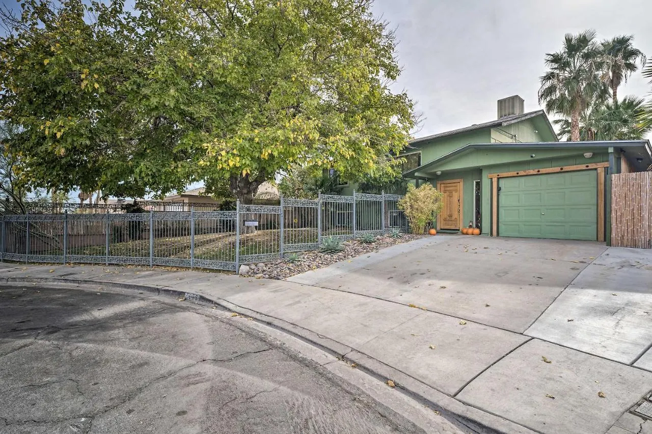 بيت للعطل Vegas Oasis Home With Pool And Spa 7 Miles To Strip لاس فيغاس الولايات المتحدة الأمريكية