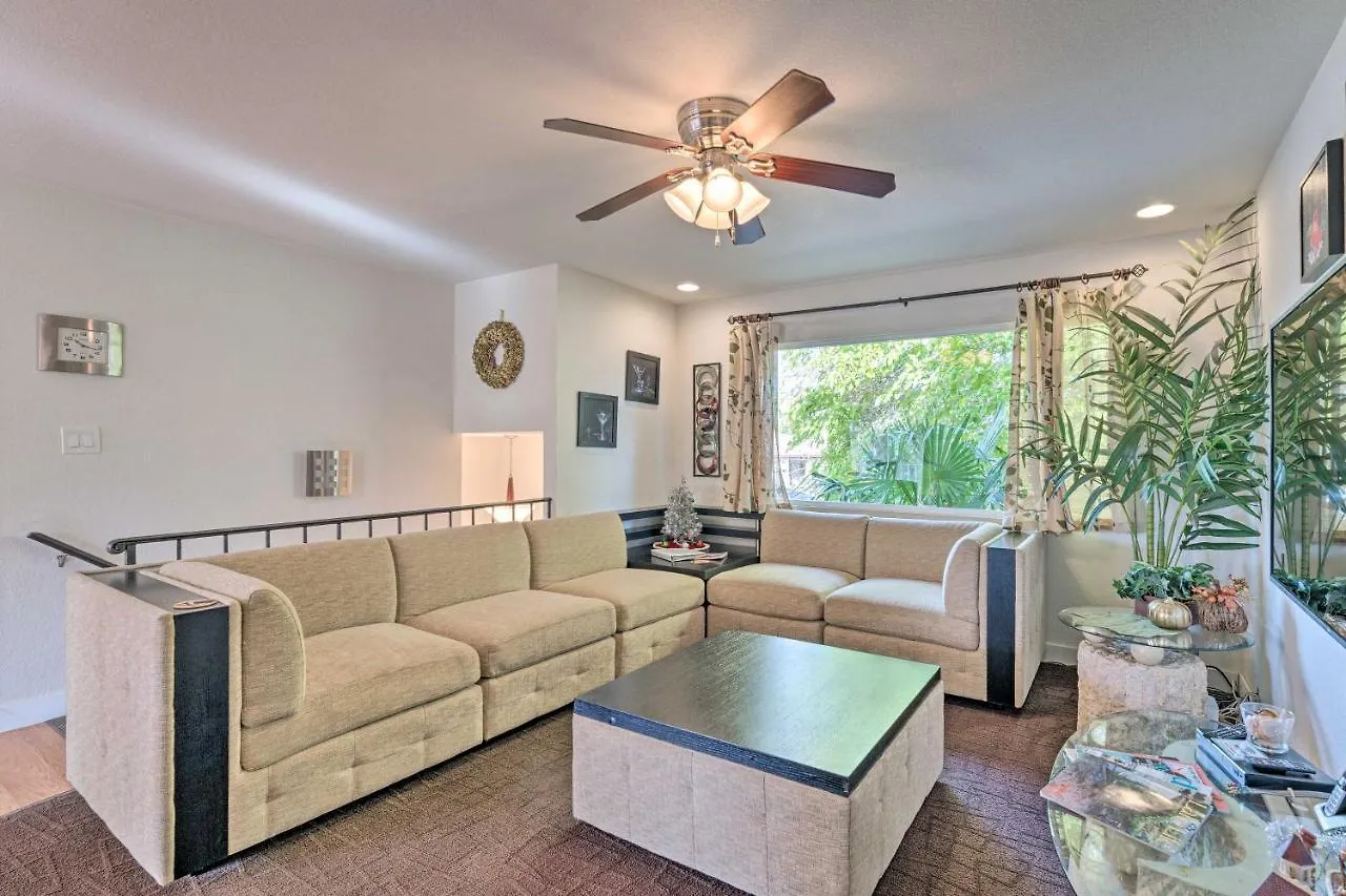 펜션 Vegas Oasis Home With Pool And Spa 7 Miles To Strip 라스베이거스