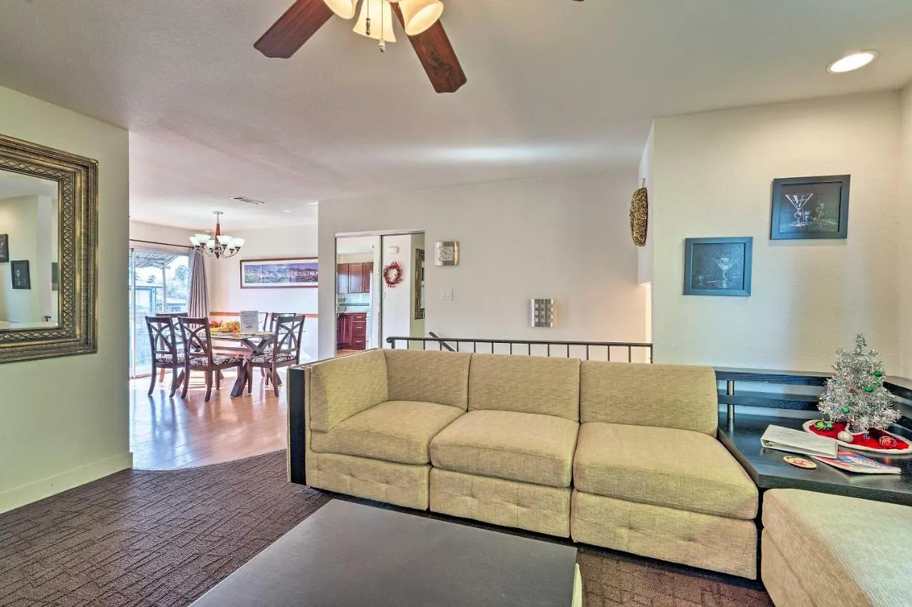Vegas Oasis Home With Pool And Spa 7 Miles To Strip 라스베이거스 0*,  미국