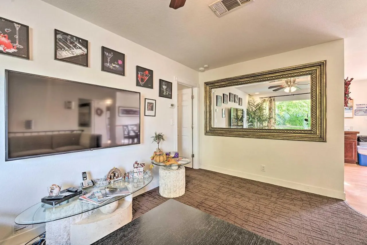 Vegas Oasis Home With Pool And Spa 7 Miles To Strip 라스베이거스 펜션