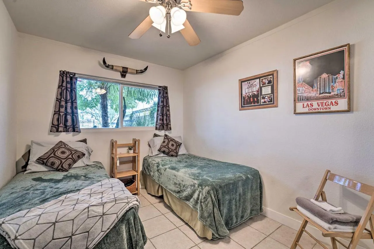 Vegas Oasis Home With Pool And Spa 7 Miles To Strip 라스베이거스 펜션