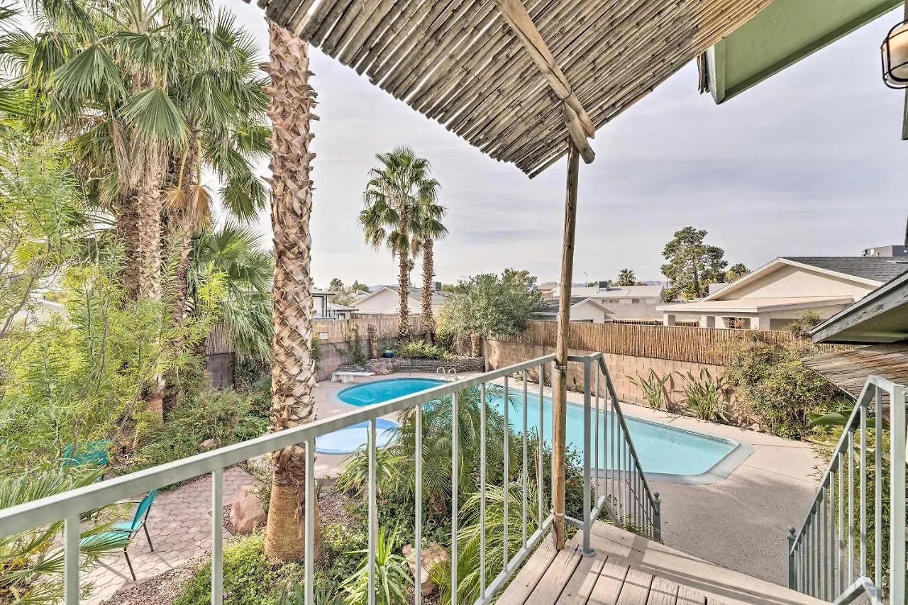 펜션 Vegas Oasis Home With Pool And Spa 7 Miles To Strip 라스베이거스 미국