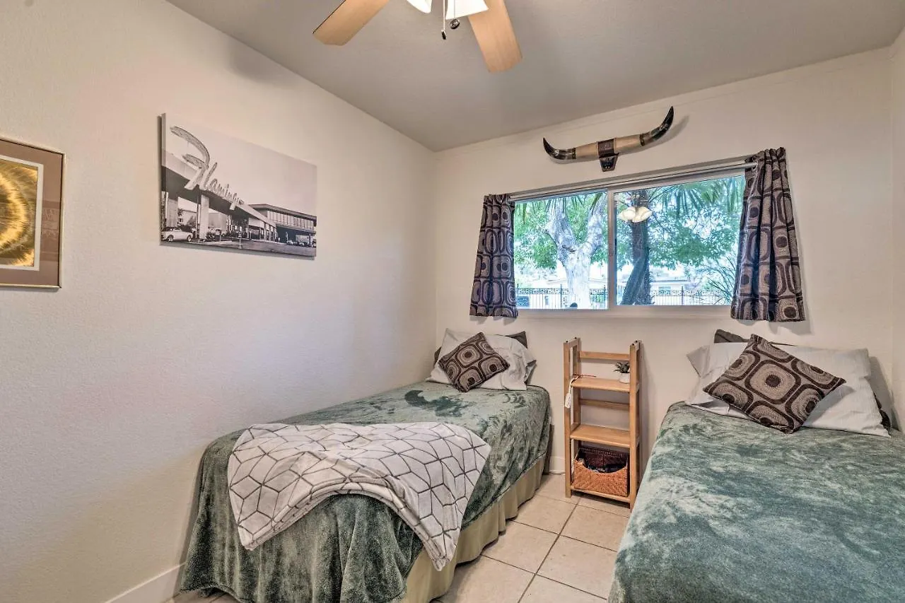 Vegas Oasis Home With Pool And Spa 7 Miles To Strip 라스베이거스 0*,